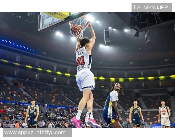 奎因昨日表现抢眼贡献12分8板7助4断小乔丹鼓励他勇敢接受采访表扬 奎因昨日表现抢眼贡献12分8板7助4断小乔丹鼓励他勇敢接受采访表扬