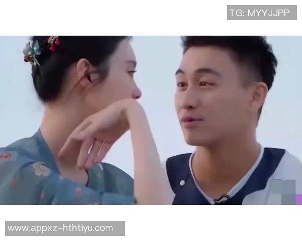 嫂子颜值爆表何猷君携妻儿共庆揭幕战与孩子生日欢乐时光 嫂子颜值爆表何猷君携妻儿共庆揭幕战与孩子生日欢乐时光