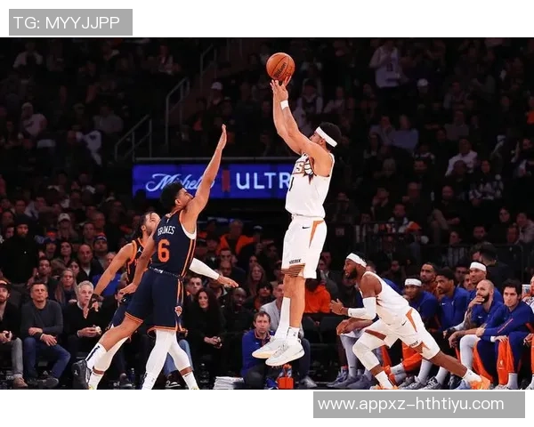 布克本赛季场均253次空位三分球引领联盟展现超强投射能力 布克本赛季场均253次空位三分球引领联盟展现超强投射能力