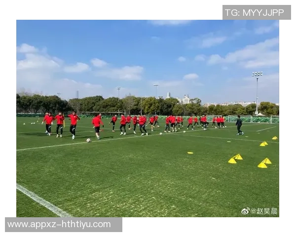 海港队在哈利法国际体育场开启冬季训练首课全力备战新赛季