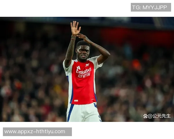 阿森纳球员提前布局拦截战术在中场线前的精彩表现 阿森纳球员提前布局拦截战术在中场线前的精彩表现